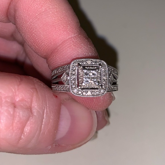 Princess-Cut & Round Diamond Bridal Set, Size 5 - Picture 5 of 7